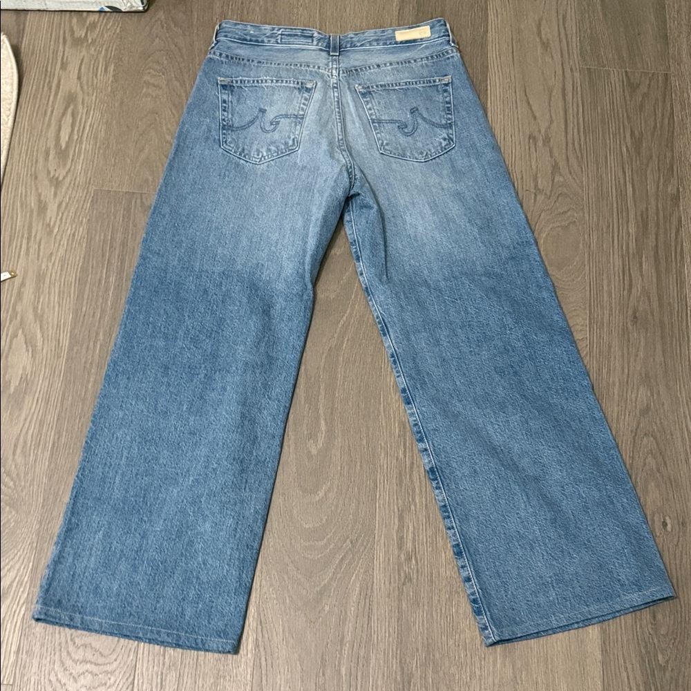 Relaxed Wide-Leg Women’s Jeans in Light Blue Denim - Picture 7 of 8